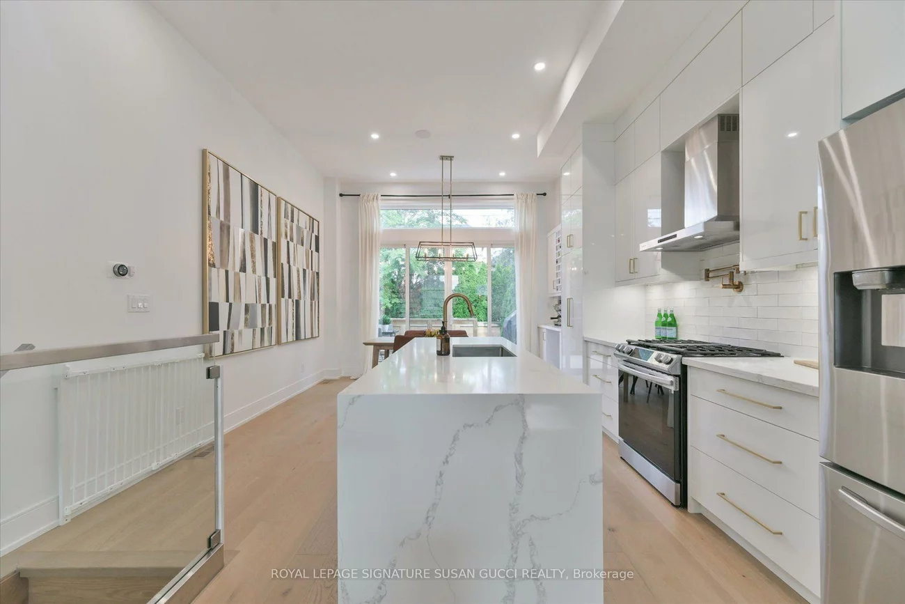 7A, Everett, Woodbine-Lumsden, Toronto
