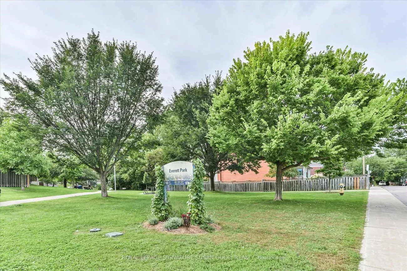 7A, Everett, Woodbine-Lumsden, Toronto