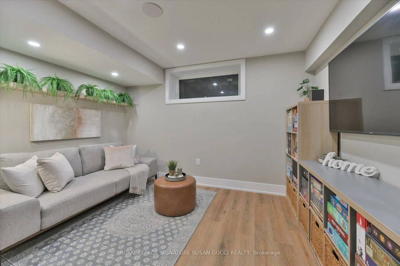 7A, Everett, Woodbine-Lumsden, Toronto