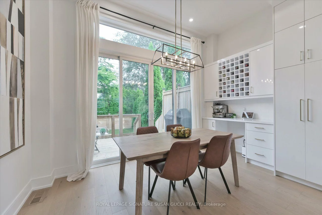 7A, Everett, Woodbine-Lumsden, Toronto