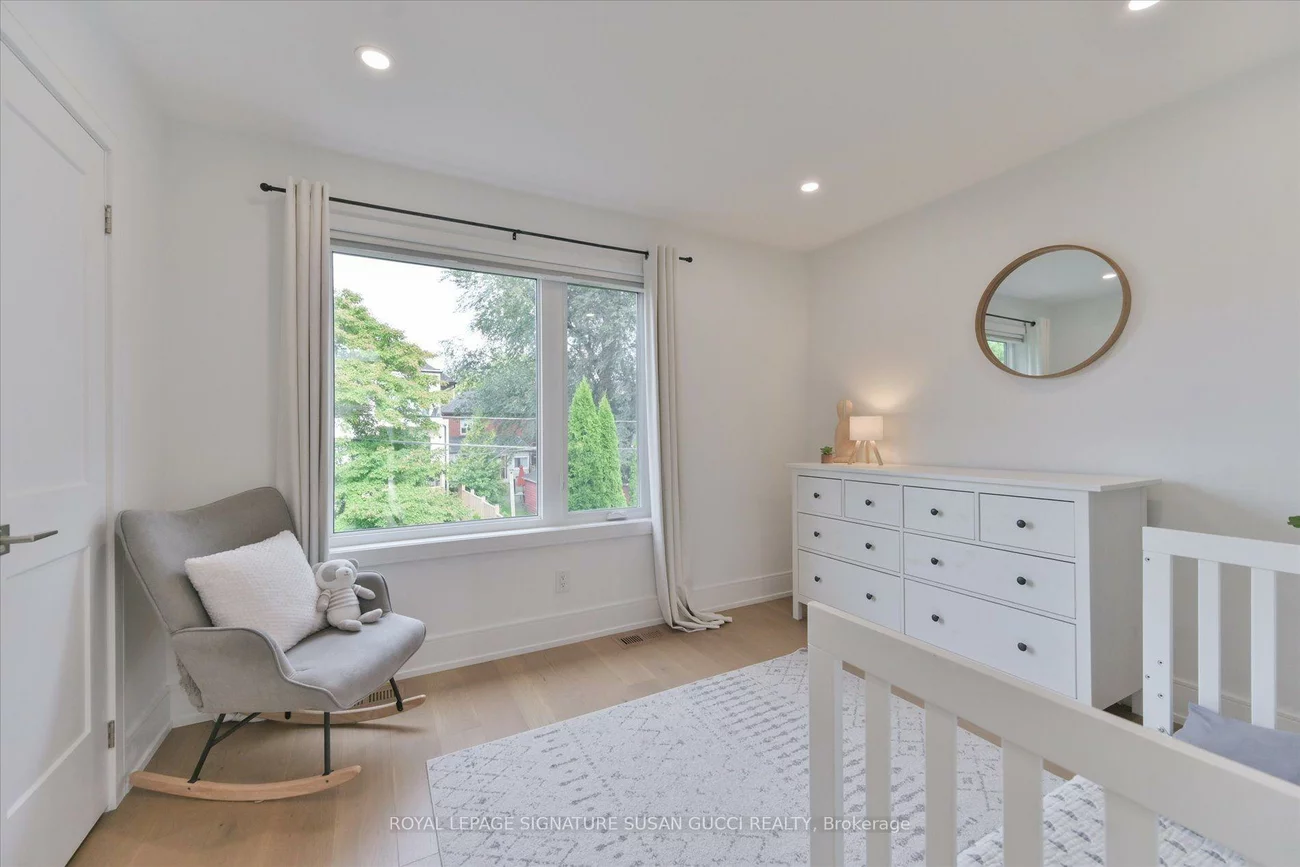 7A, Everett, Woodbine-Lumsden, Toronto