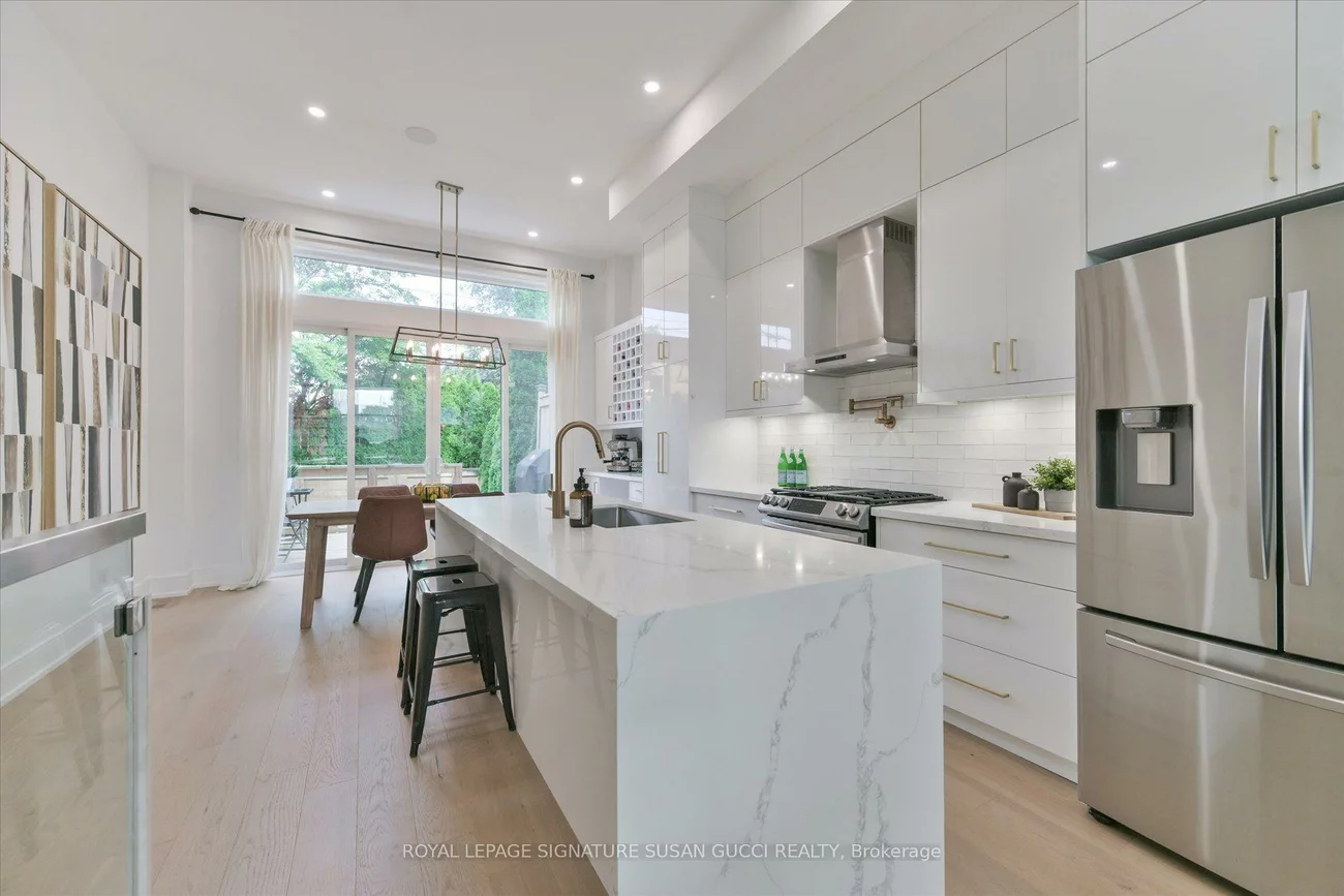 7A, Everett, Woodbine-Lumsden, Toronto