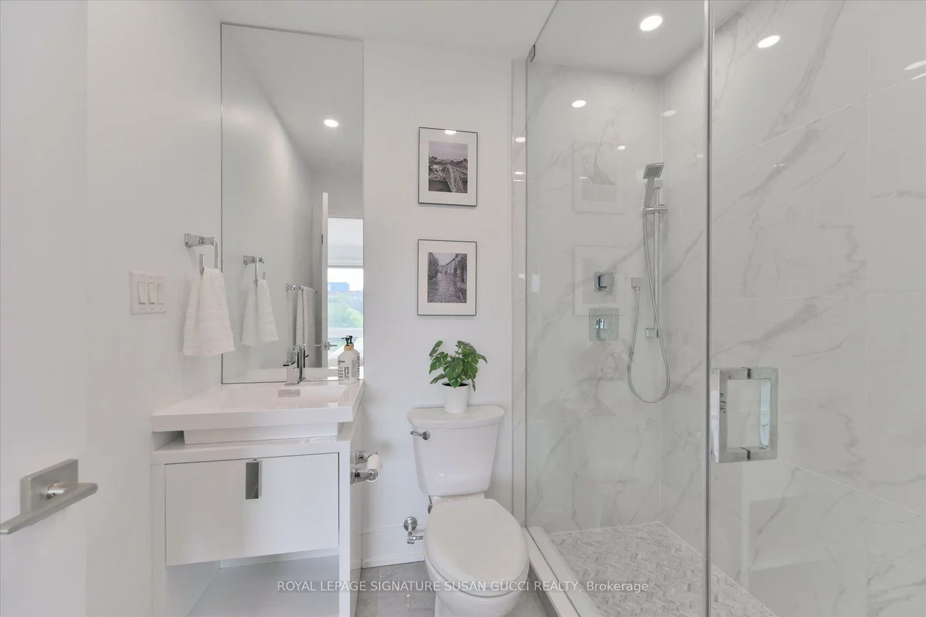 7A, Everett, Woodbine-Lumsden, Toronto