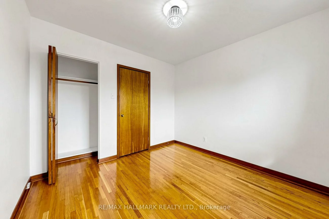 205, Vauxhall, Dorset Park, Toronto