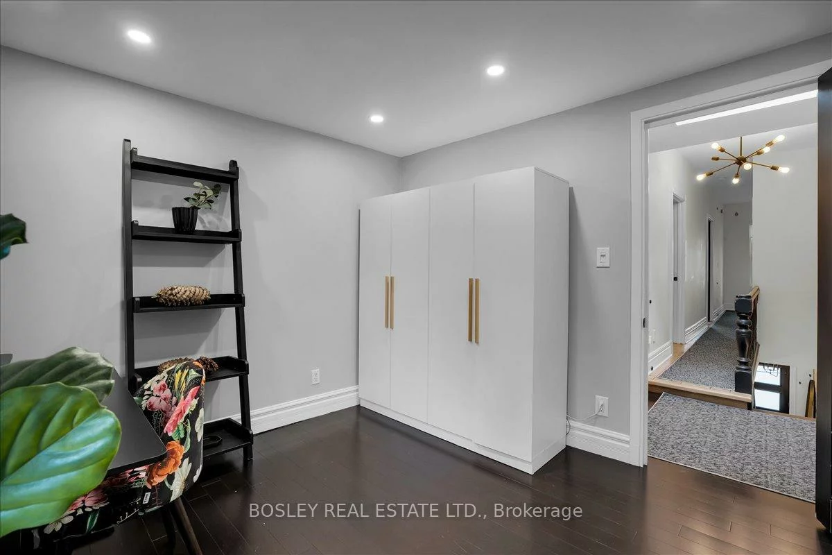 372, Logan, South Riverdale, Toronto