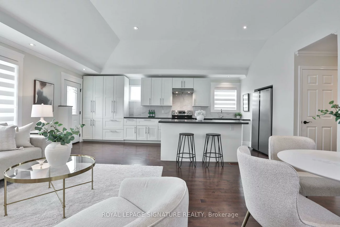 17, Flora, Dorset Park, Toronto