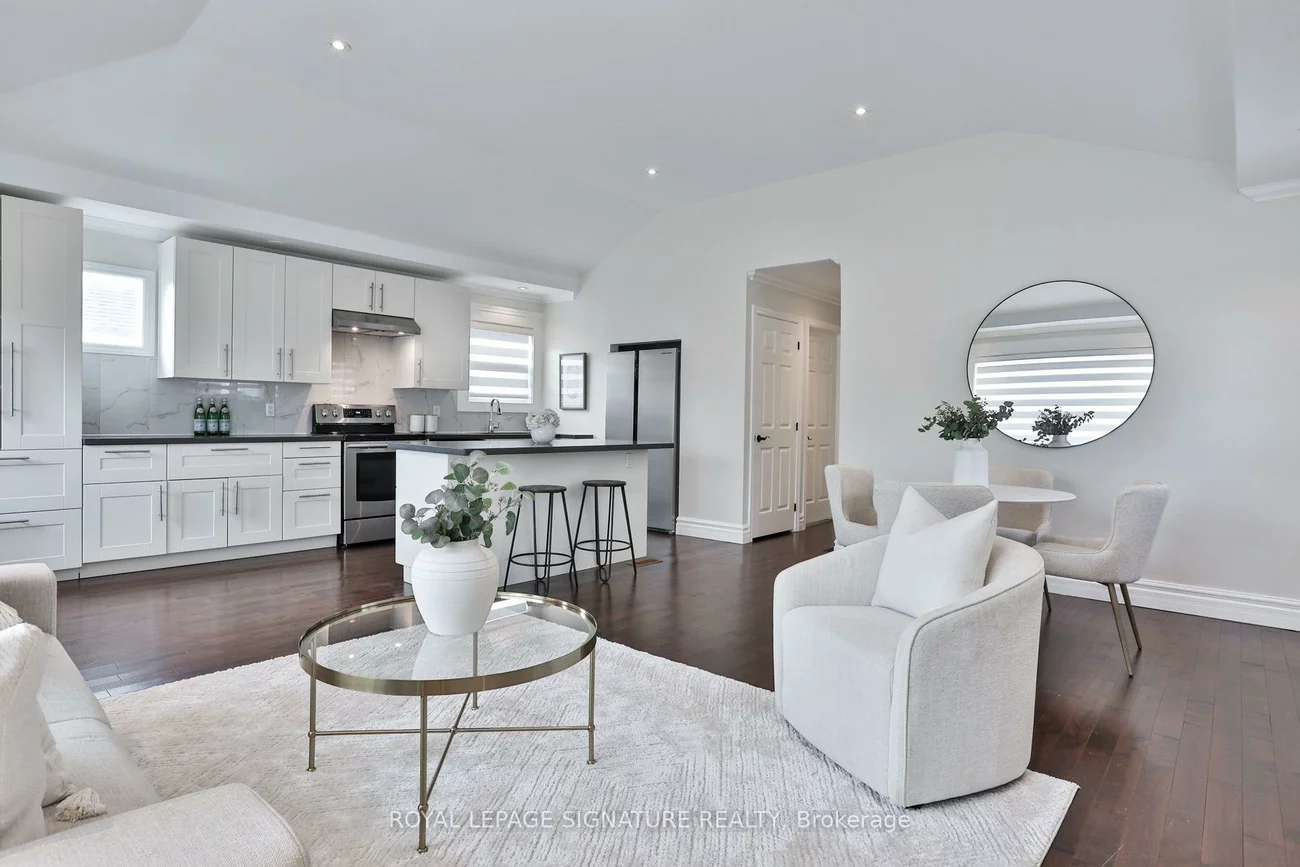 17, Flora, Dorset Park, Toronto