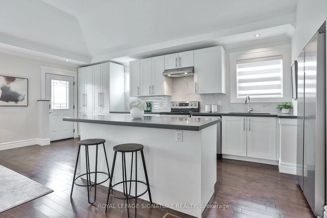 17, Flora, Dorset Park, Toronto