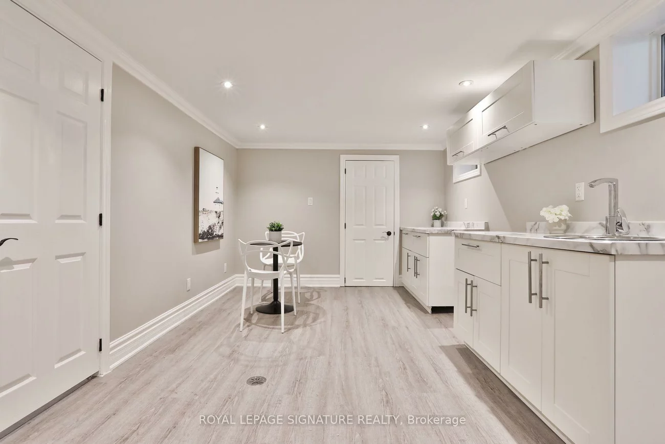 17, Flora, Dorset Park, Toronto