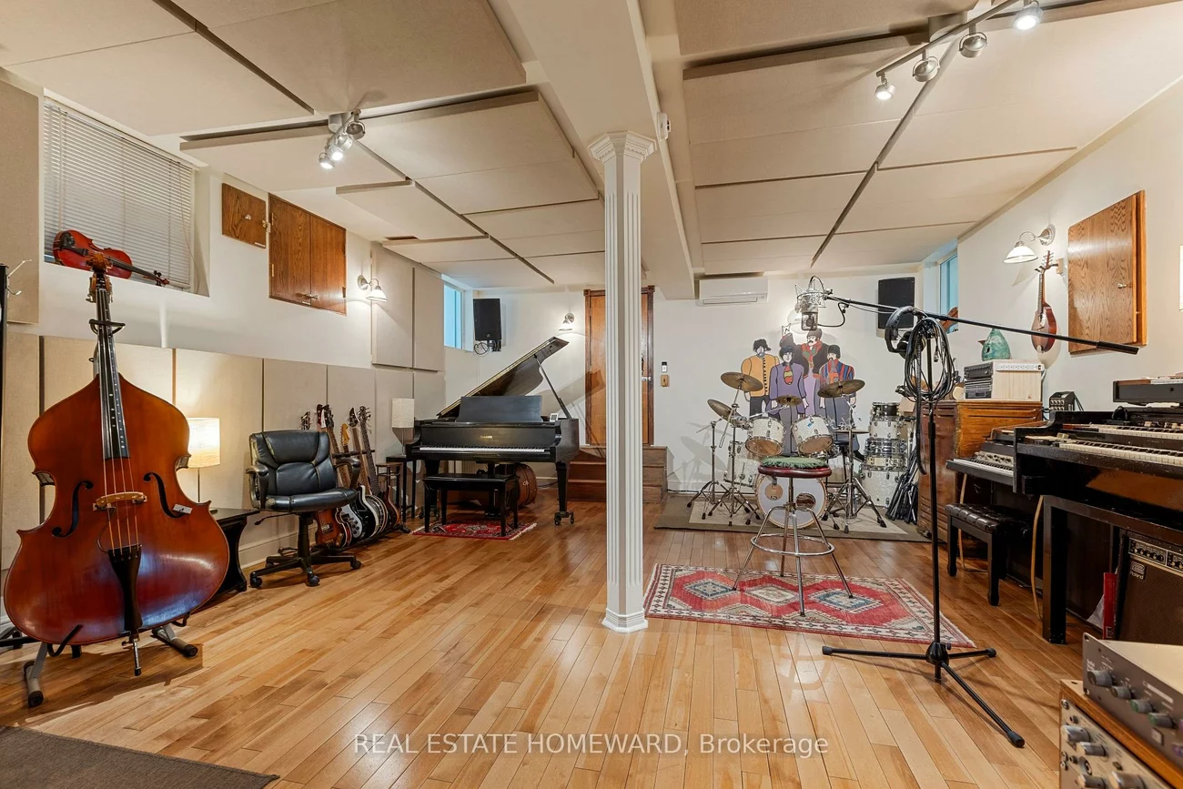 174, Heward, South Riverdale, Toronto