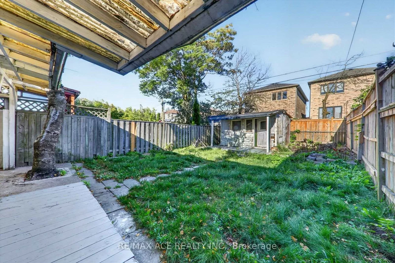 47, Laurel, Kennedy Park, Toronto