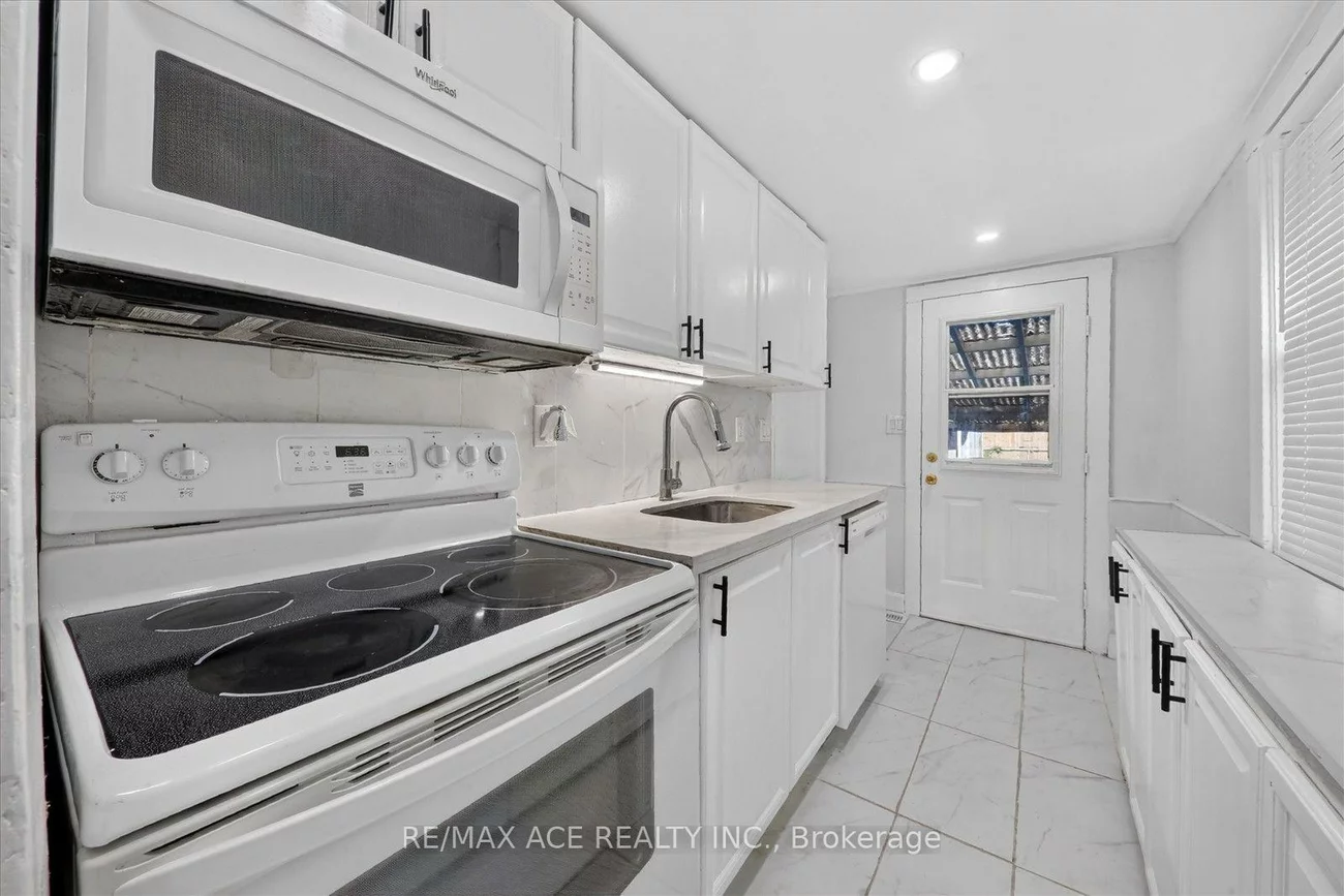 47, Laurel, Kennedy Park, Toronto