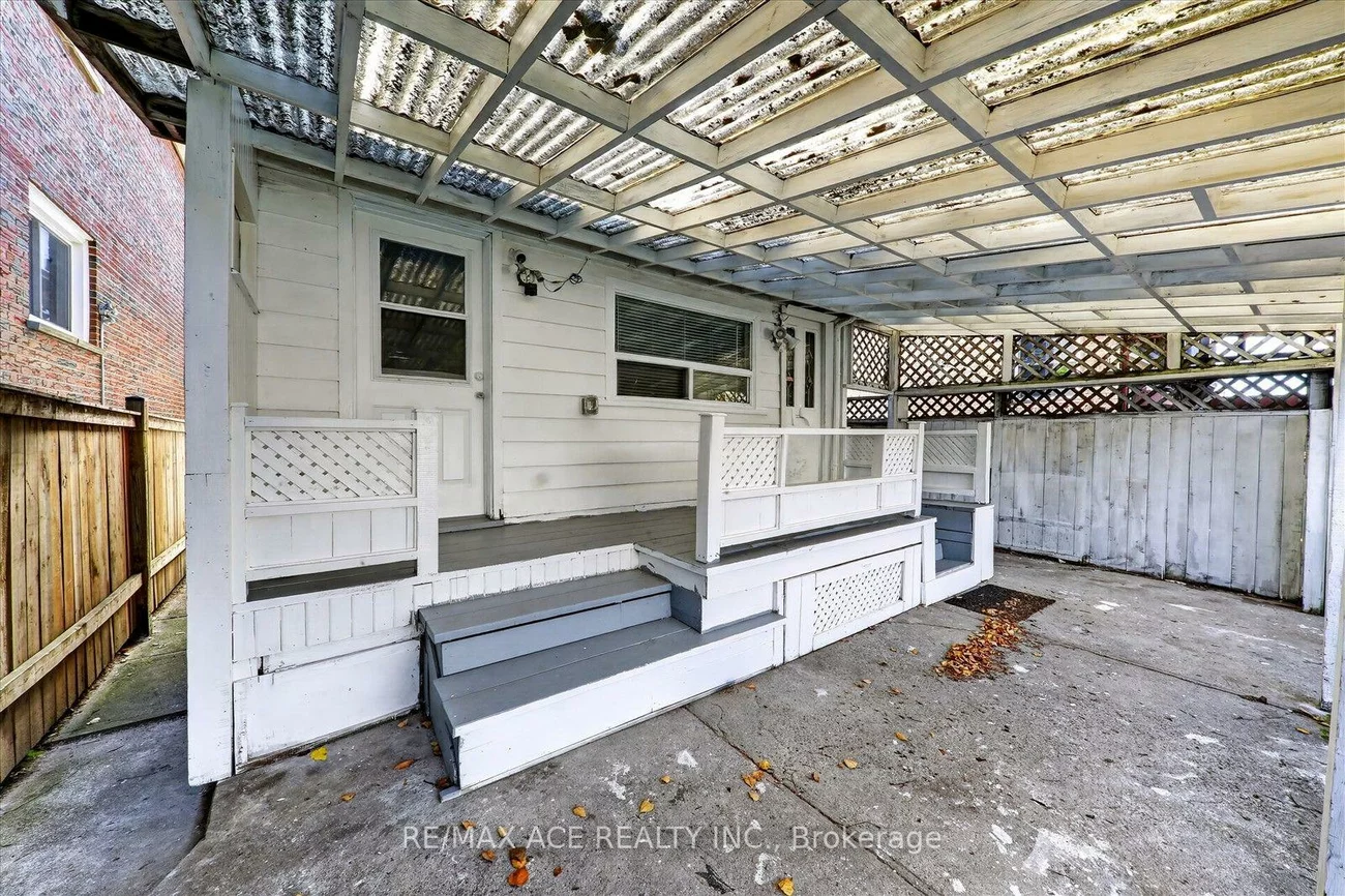 47, Laurel, Kennedy Park, Toronto