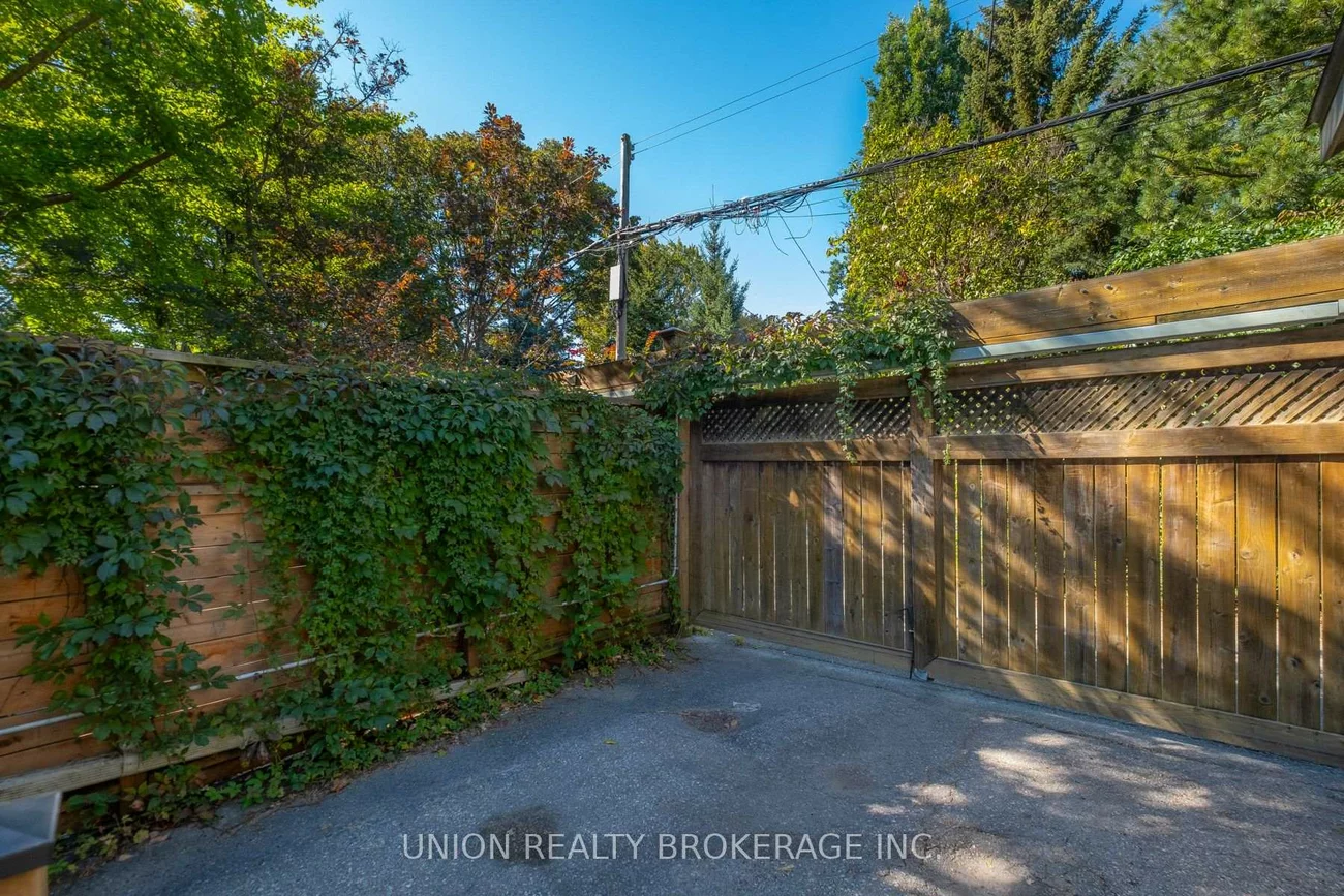 62, Bertmount, South Riverdale, Toronto