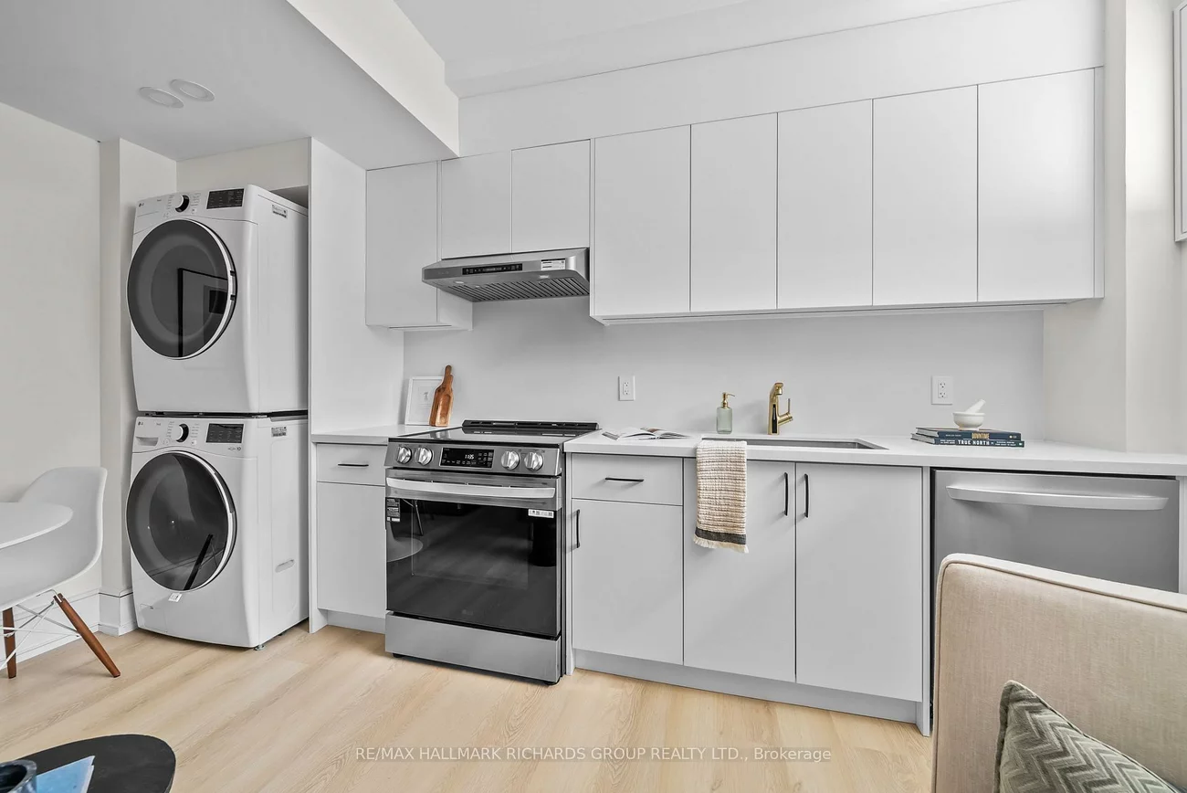 44, Sunnypoint, Cliffcrest, Toronto