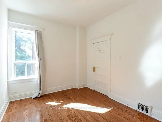 105, Barker, Danforth Village-East York, Toronto