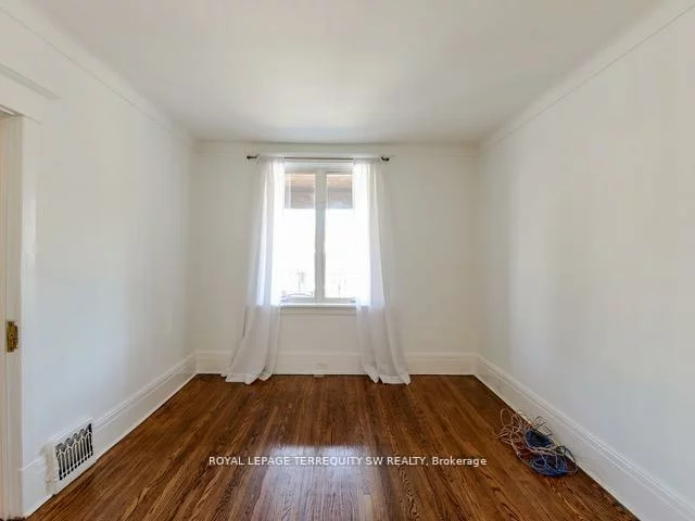 105, Barker, Danforth Village-East York, Toronto