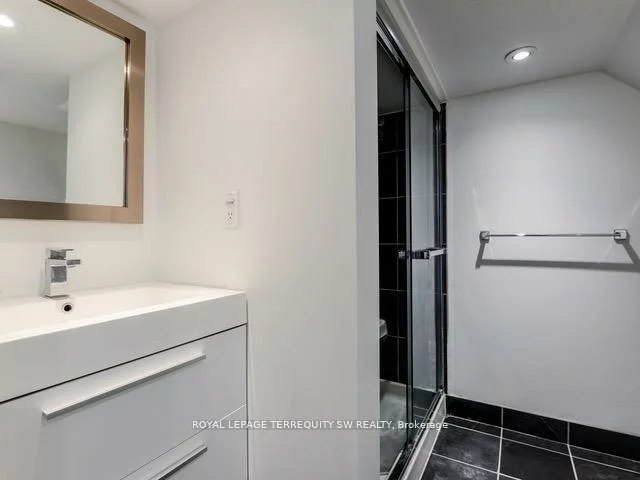 105, Barker, Danforth Village-East York, Toronto