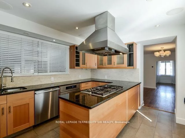 105, Barker, Danforth Village-East York, Toronto
