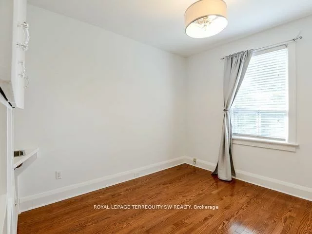 105, Barker, Danforth Village-East York, Toronto