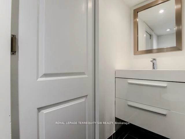 105, Barker, Danforth Village-East York, Toronto