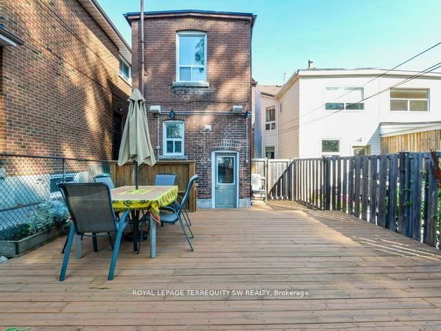 105, Barker, Danforth Village-East York, Toronto