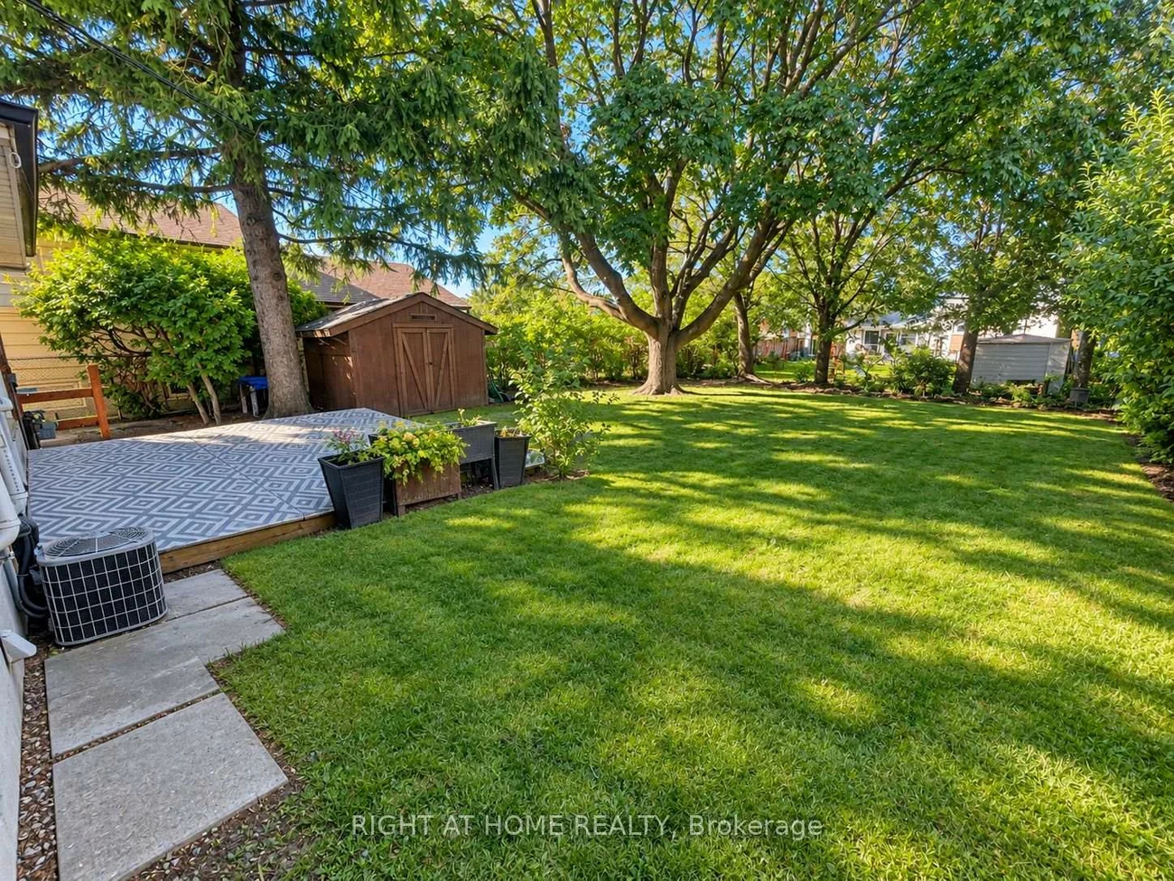 223, Ellendale, Dorset Park, Toronto