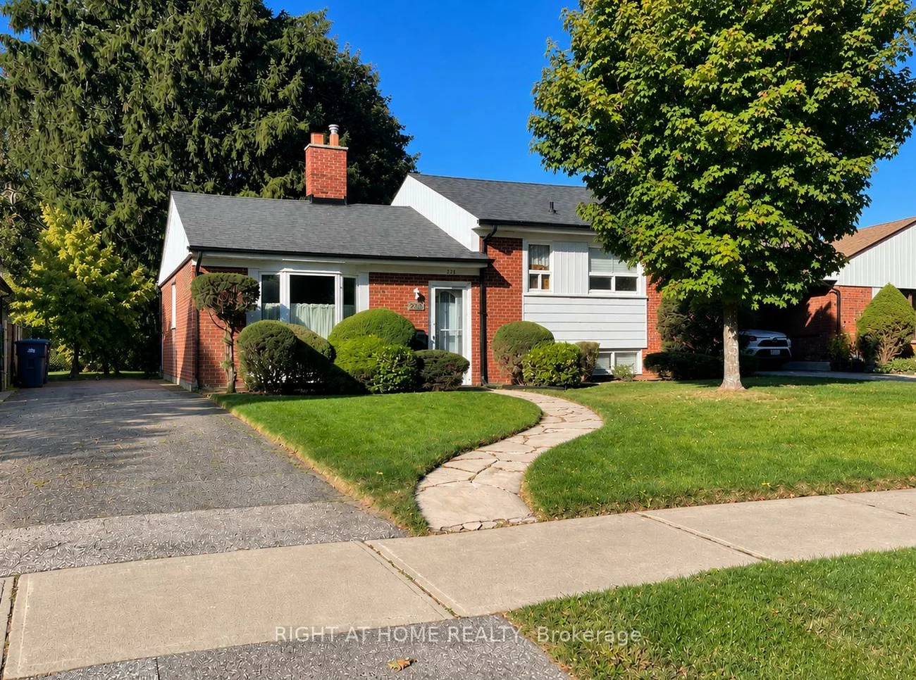 223, Ellendale, Dorset Park, Toronto