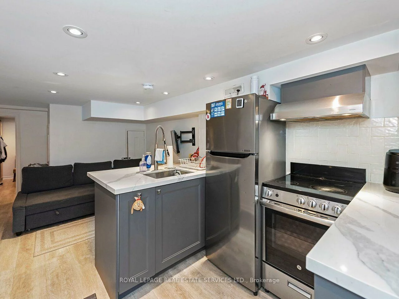 62, Newmarket, Woodbine-Lumsden, Toronto