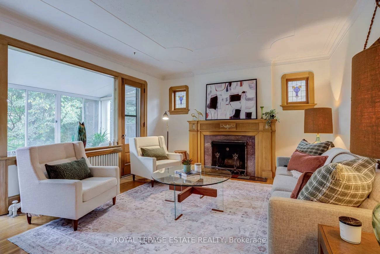 30, Barbara, East York, Toronto