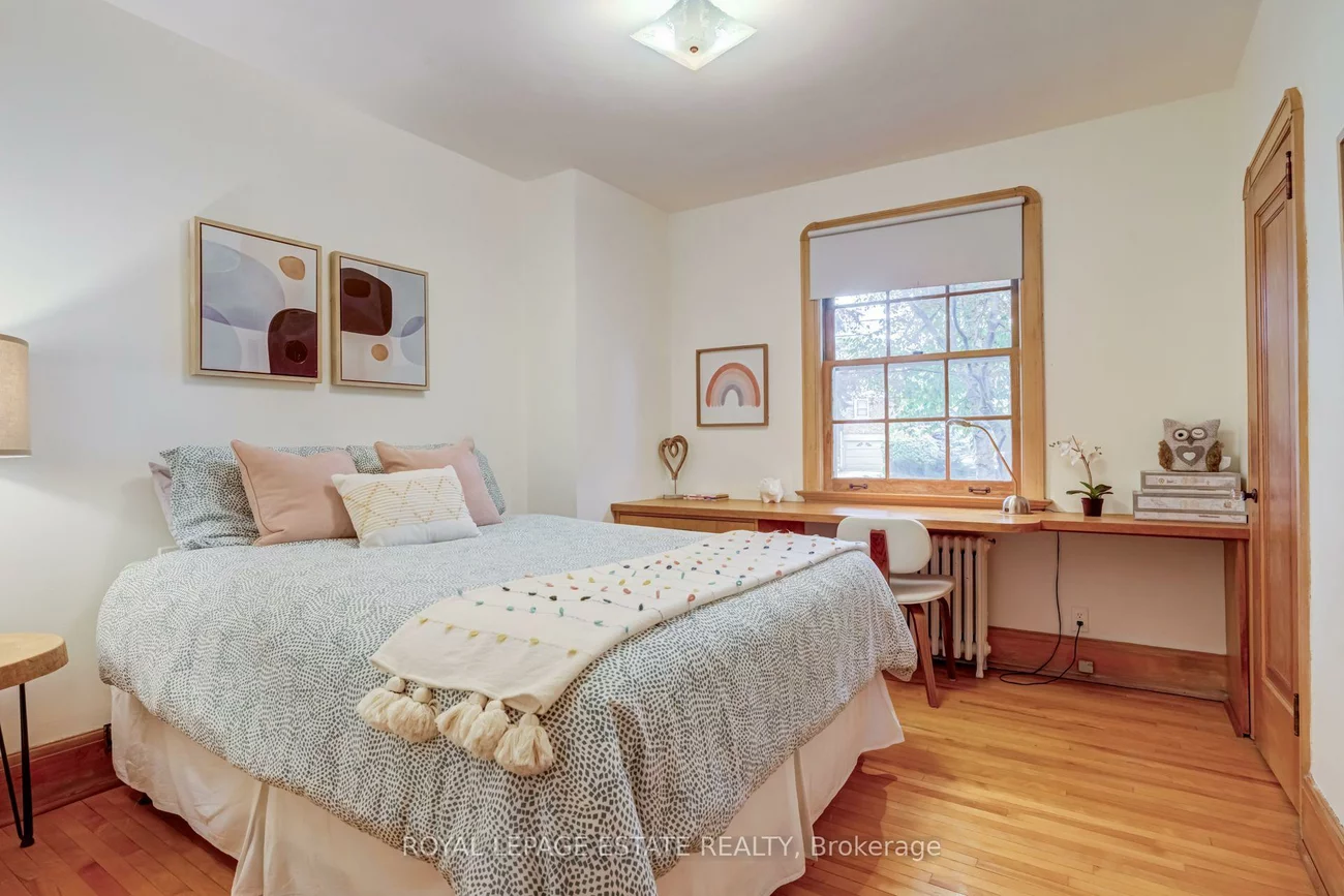 30, Barbara, East York, Toronto