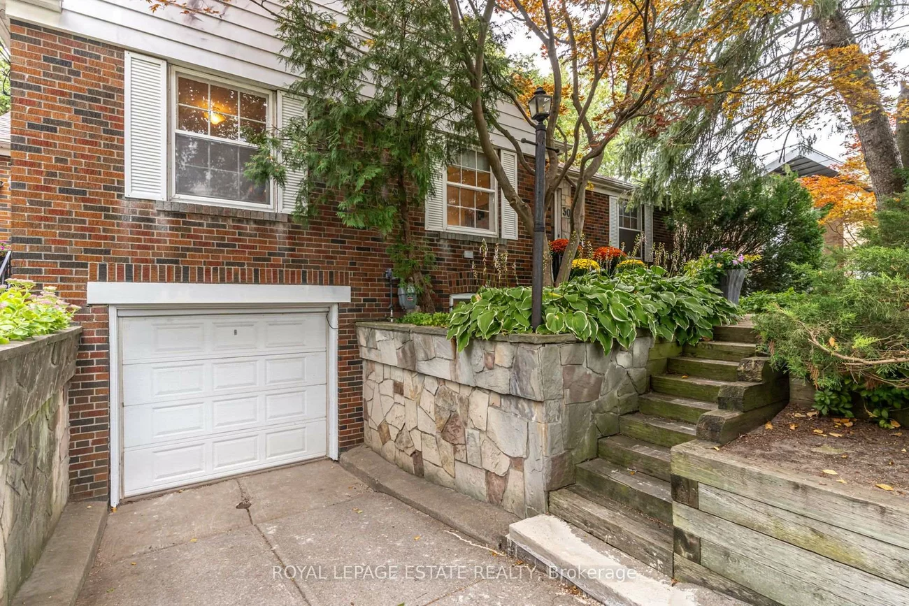 30, Barbara, East York, Toronto