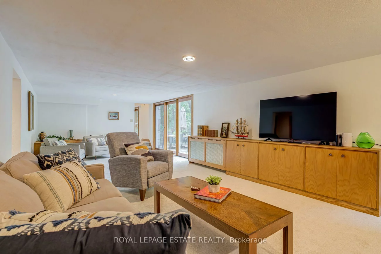 30, Barbara, East York, Toronto