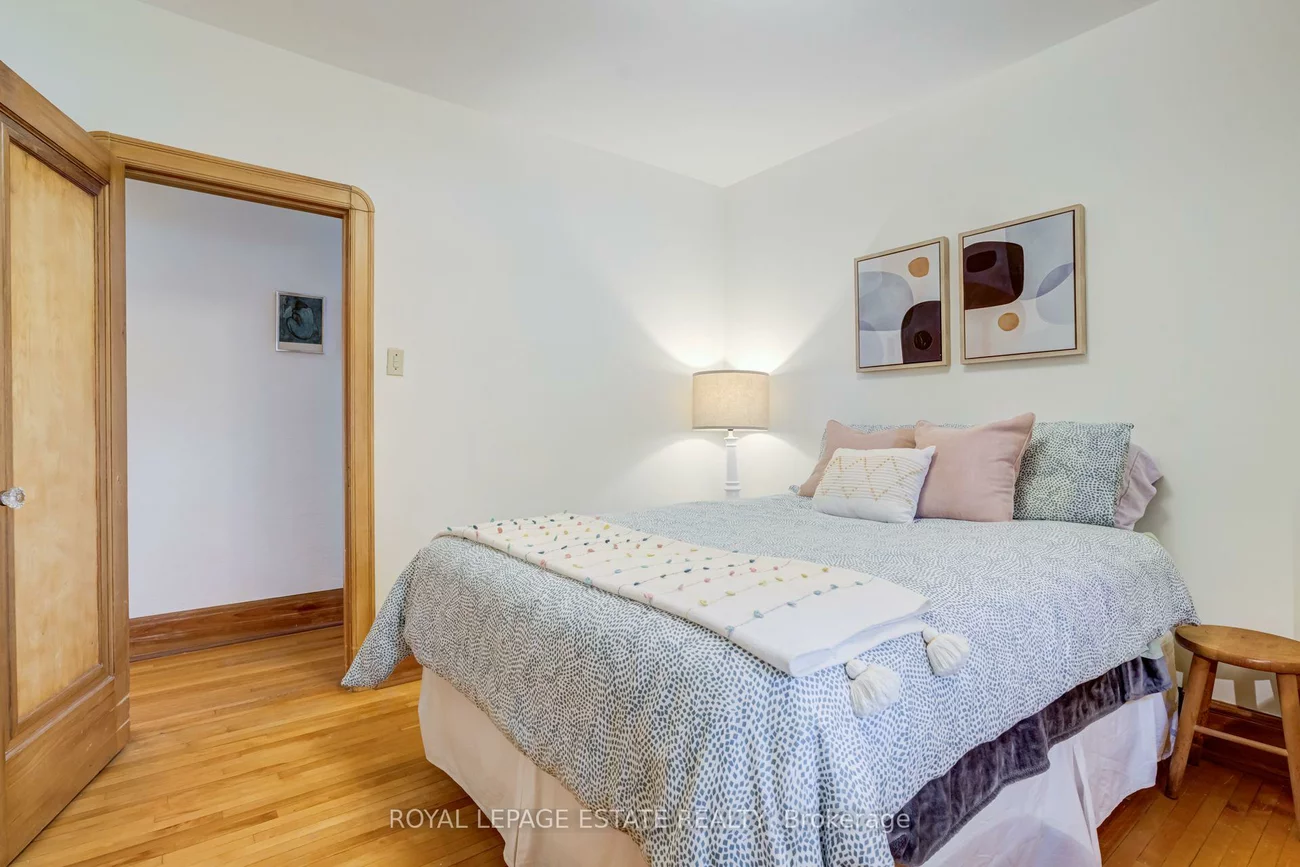 30, Barbara, East York, Toronto