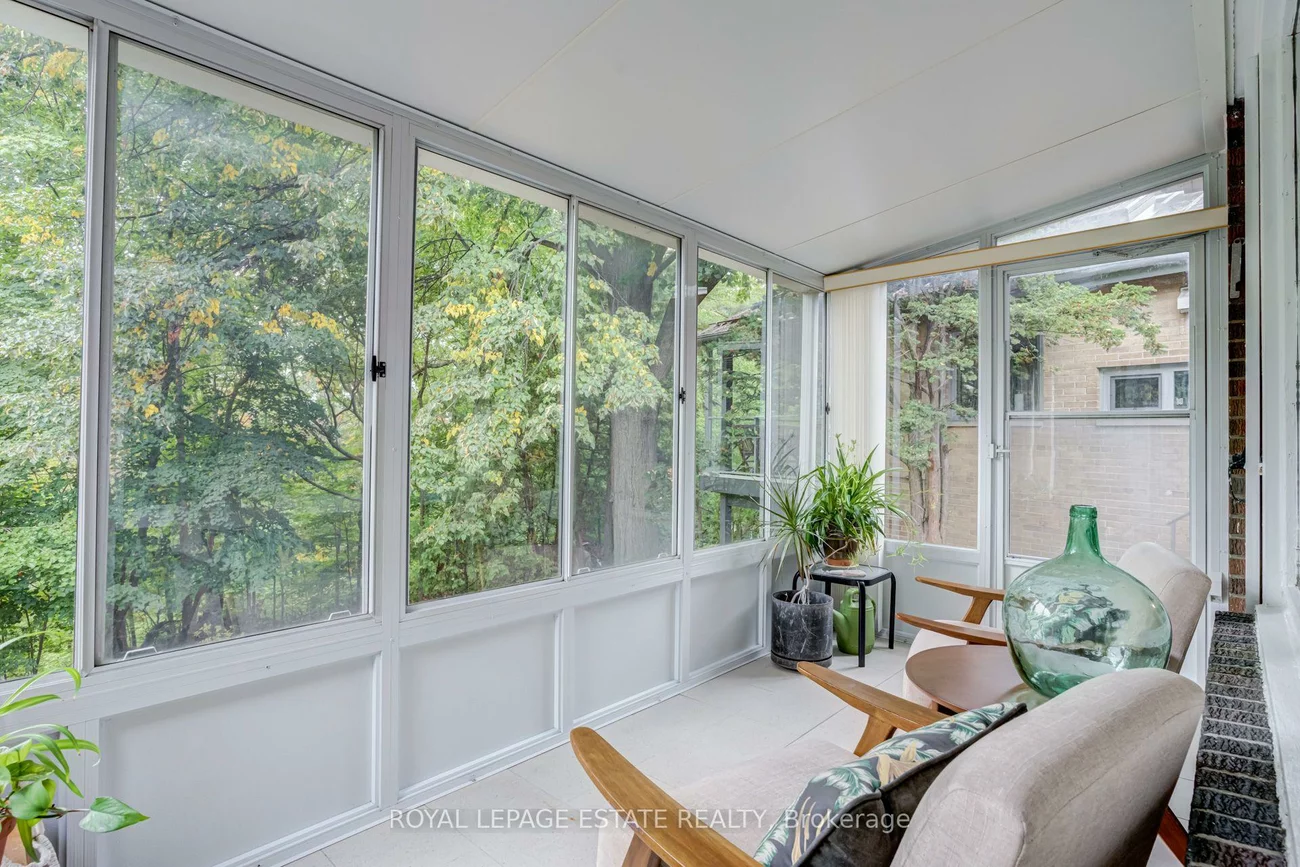 30, Barbara, East York, Toronto