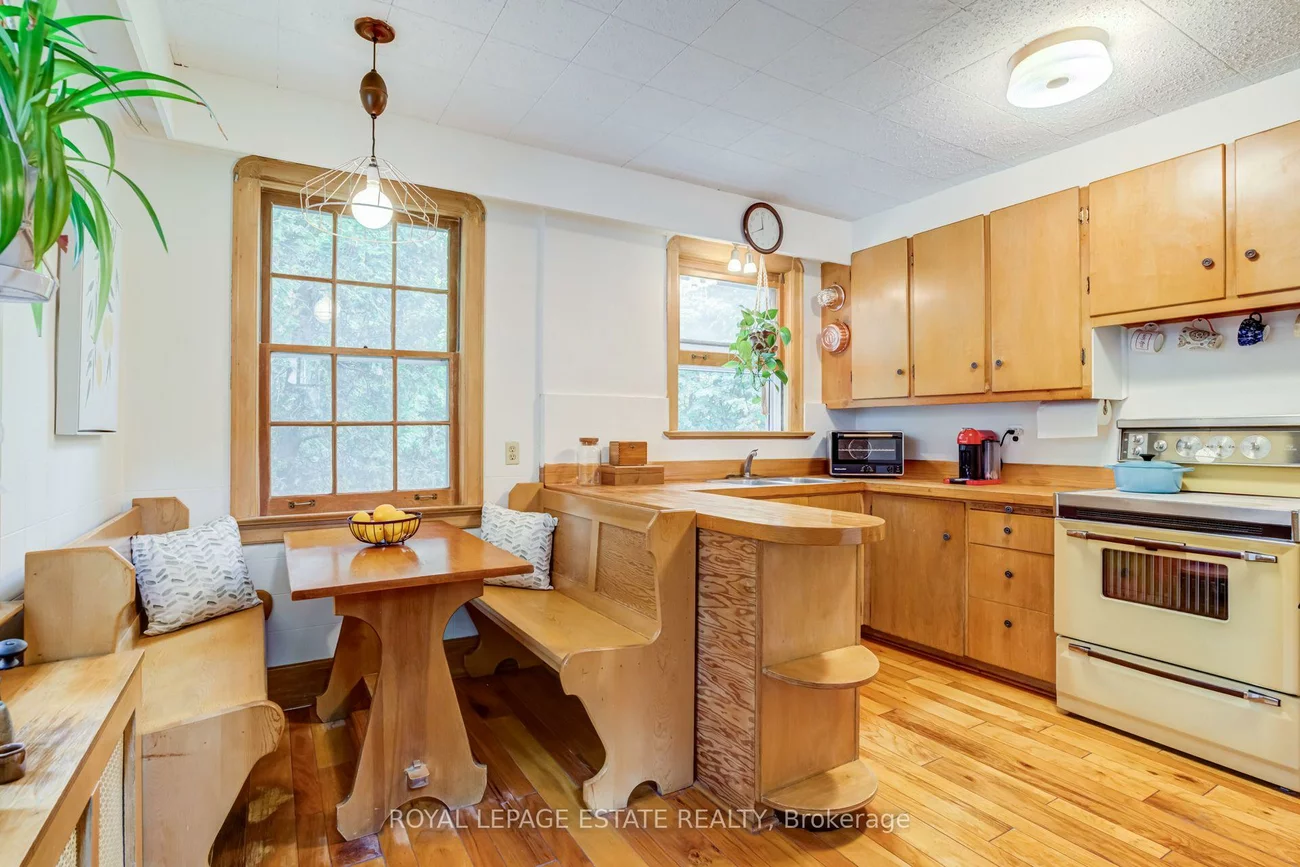 30, Barbara, East York, Toronto