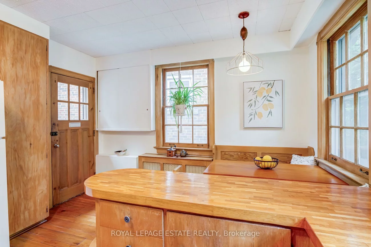 30, Barbara, East York, Toronto