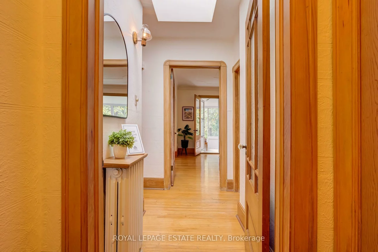 30, Barbara, East York, Toronto