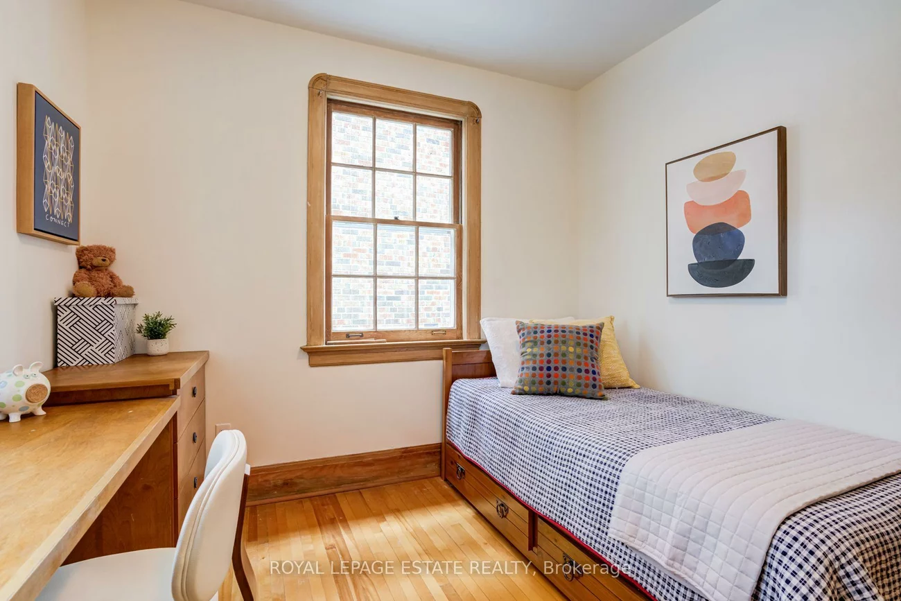30, Barbara, East York, Toronto