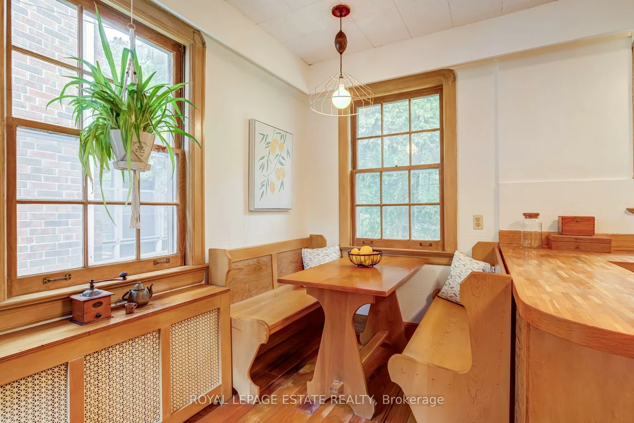 30, Barbara, East York, Toronto