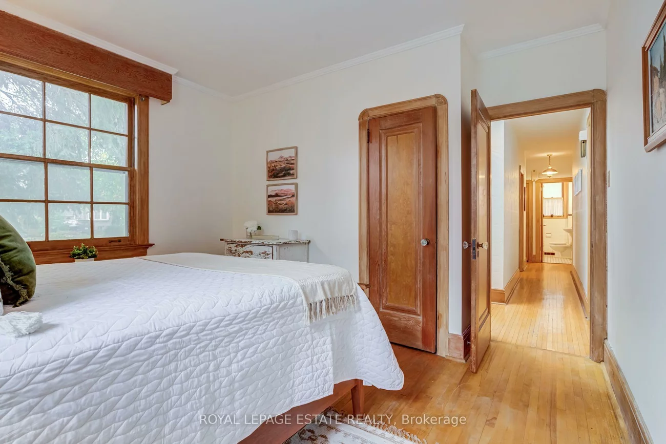 30, Barbara, East York, Toronto