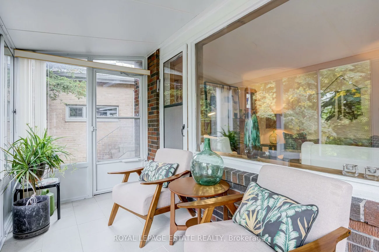 30, Barbara, East York, Toronto