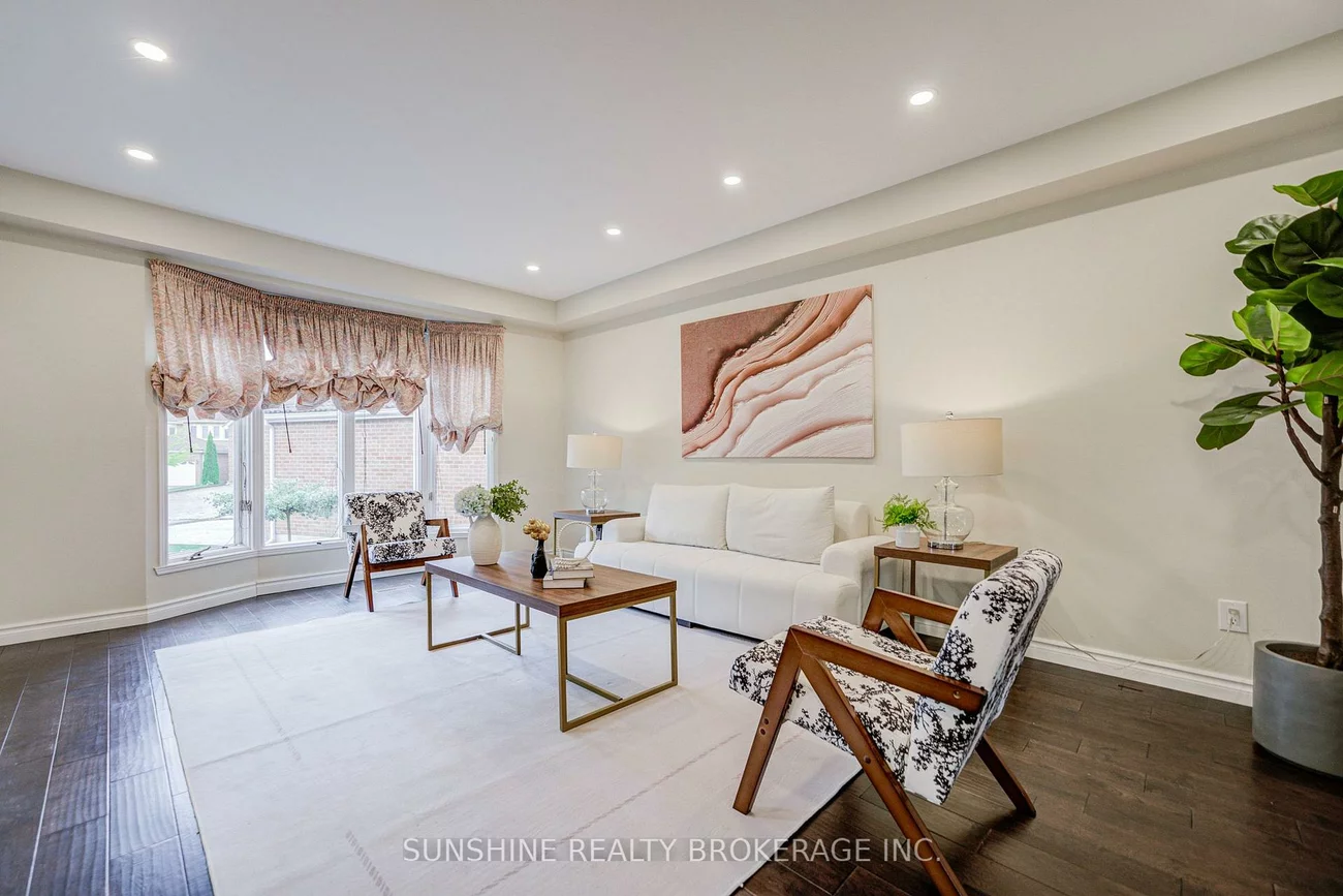 23, Parsborough, Rouge E11, Toronto