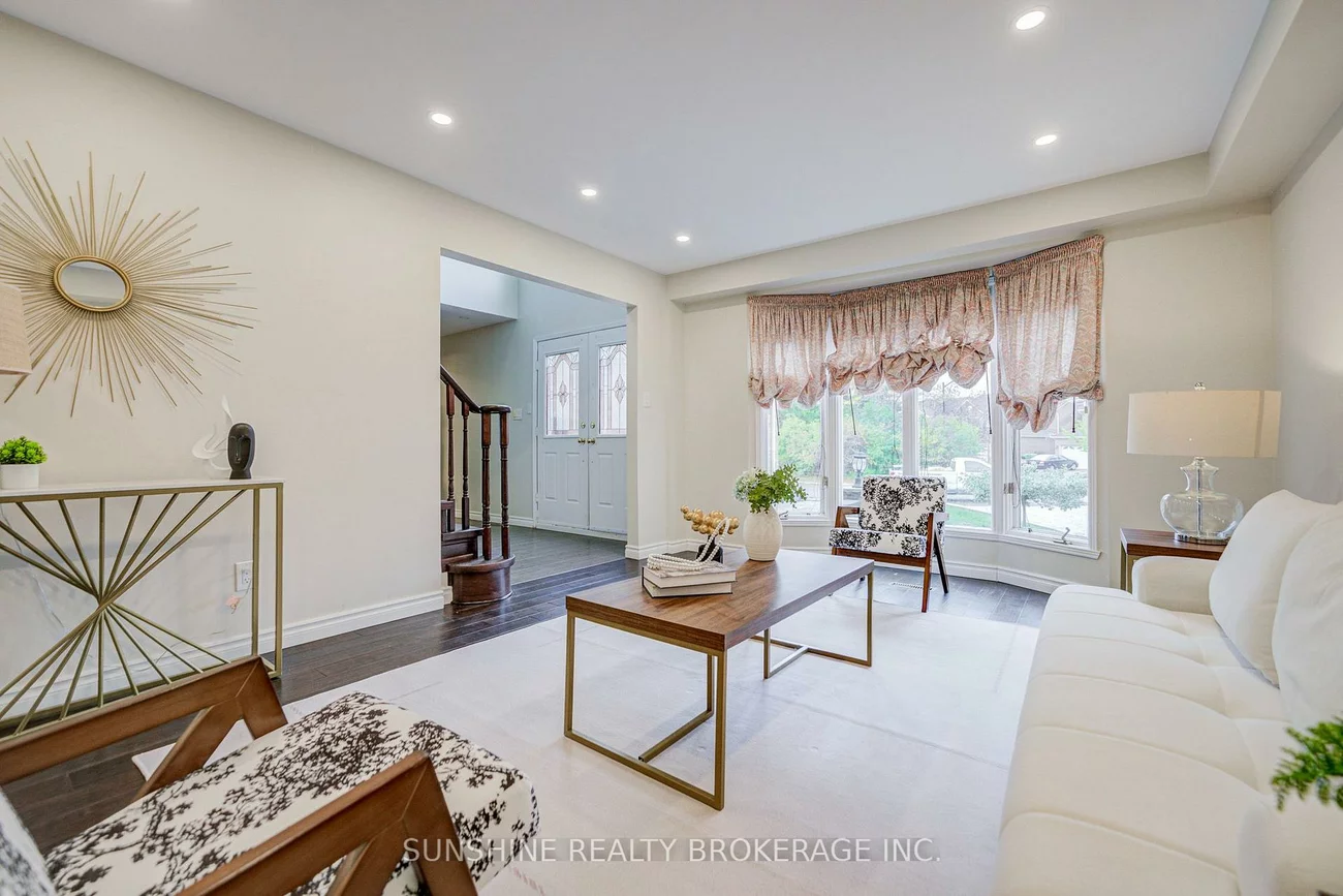 23, Parsborough, Rouge E11, Toronto