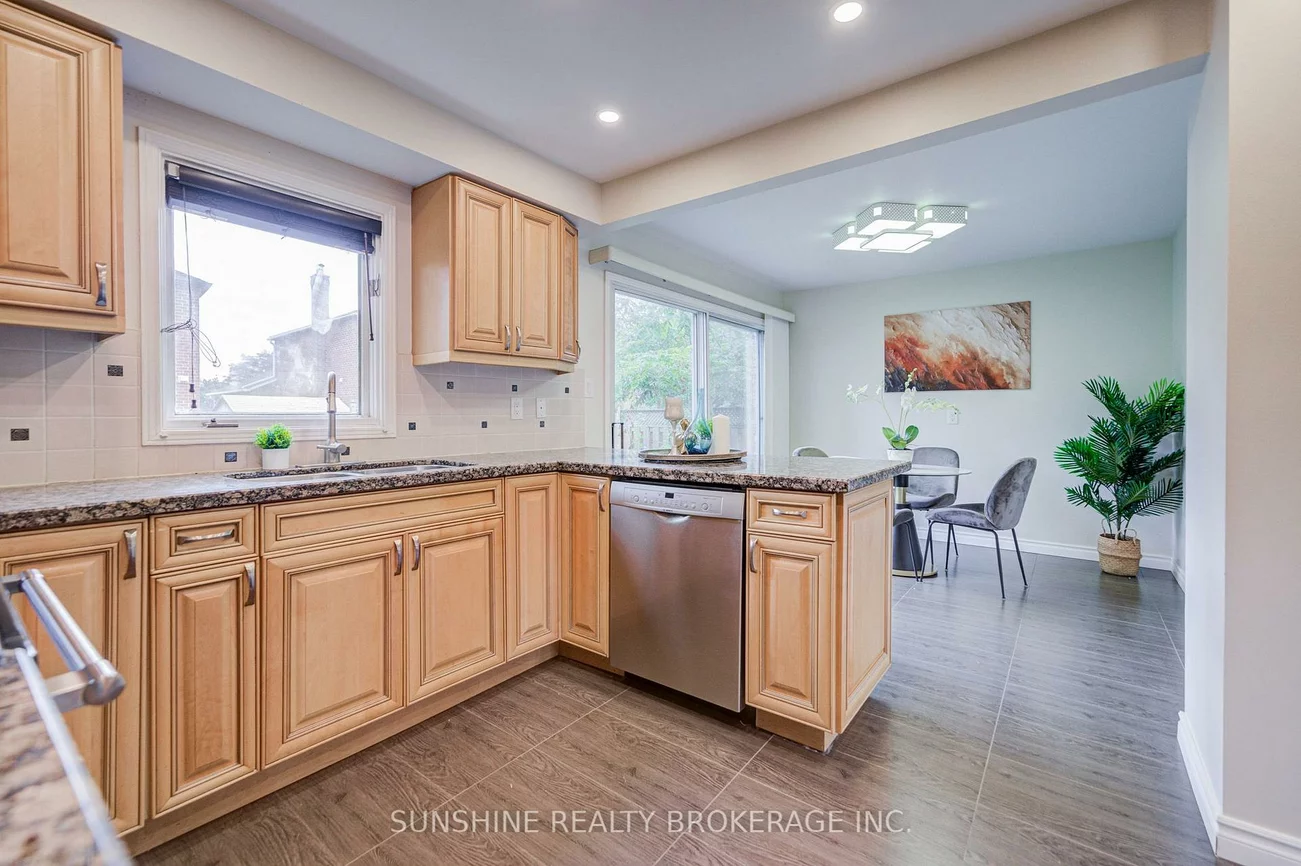 23, Parsborough, Rouge E11, Toronto