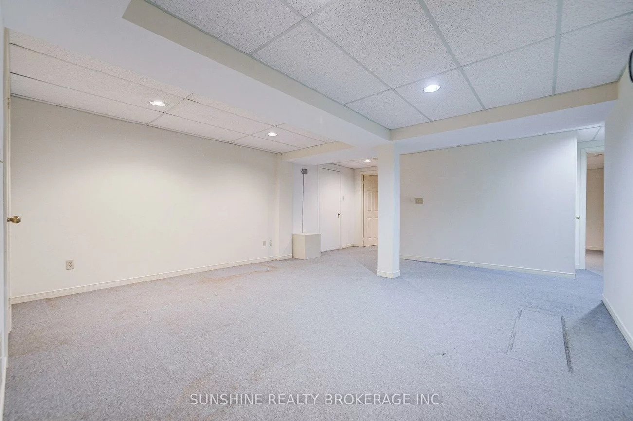 23, Parsborough, Rouge E11, Toronto