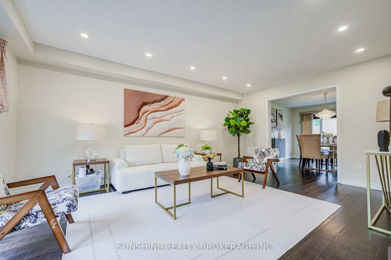 23, Parsborough, Rouge E11, Toronto
