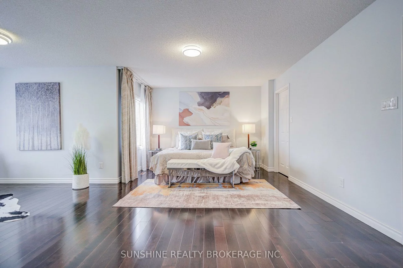 23, Parsborough, Rouge E11, Toronto