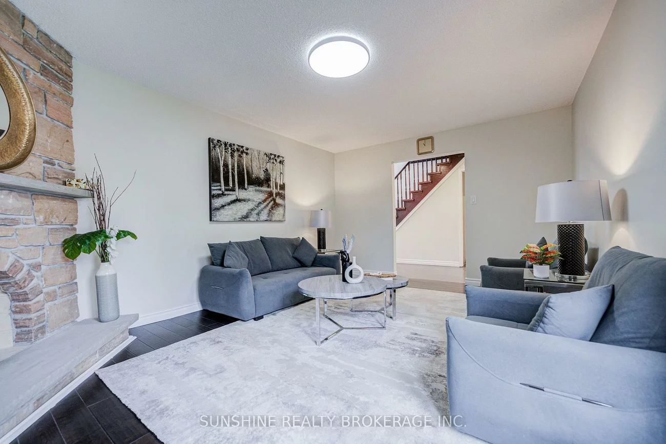 23, Parsborough, Rouge E11, Toronto