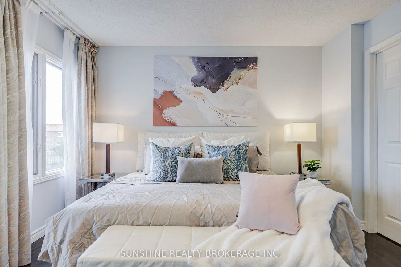 23, Parsborough, Rouge E11, Toronto
